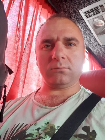  ,   Viktor, 41 ,   , 