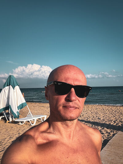  ,   Denis, 42 ,   ,   , c 