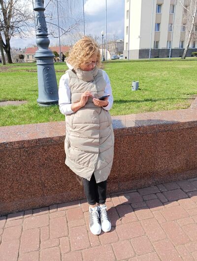  ,   Lara, 64 ,   ,   