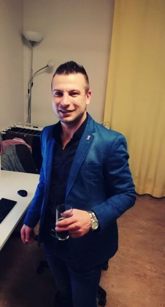  ,   Geri, 32 ,   ,   