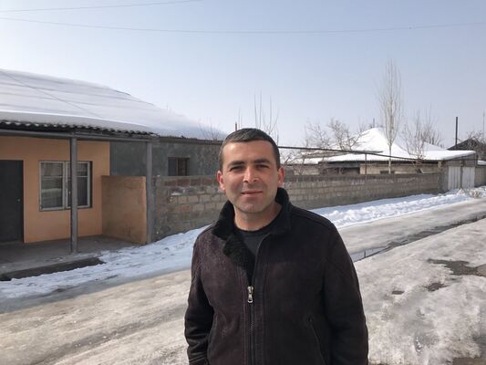  ,   Armen, 38 ,   ,   