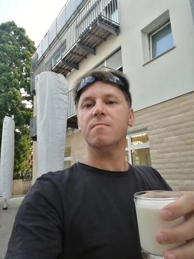  -,   Daniel, 42 ,   ,   , c 