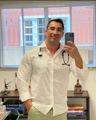  ,   Dr veccari, 52 ,   ,   