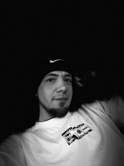  ,   Anton, 29 ,   
