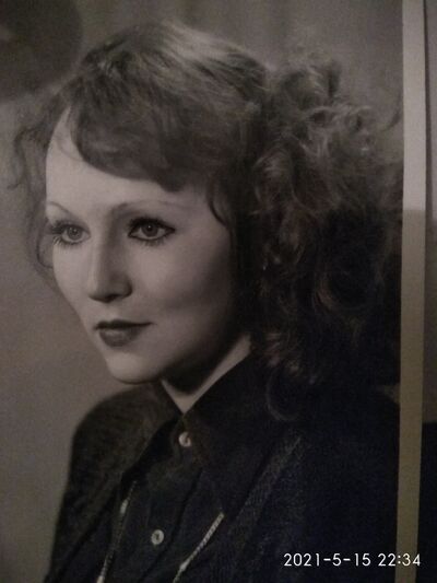  ,   Inessa, 69 ,   c 