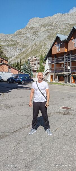  Annecy-le-Vieux,   Serhii, 47 ,   ,   , c , 