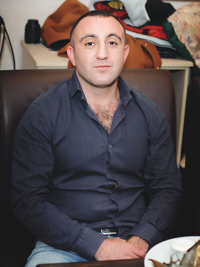  ,   Serj, 35 ,  
