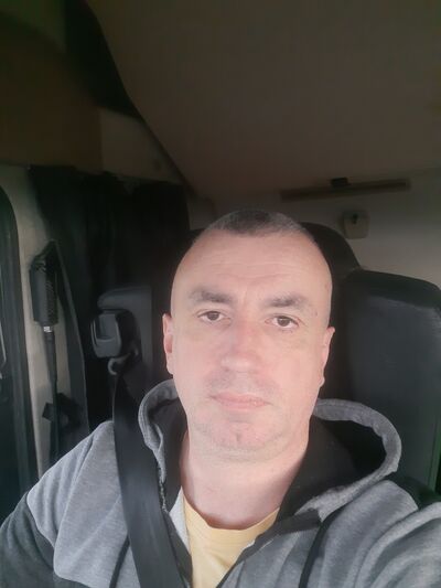  ,   Mikica, 46 ,   ,   