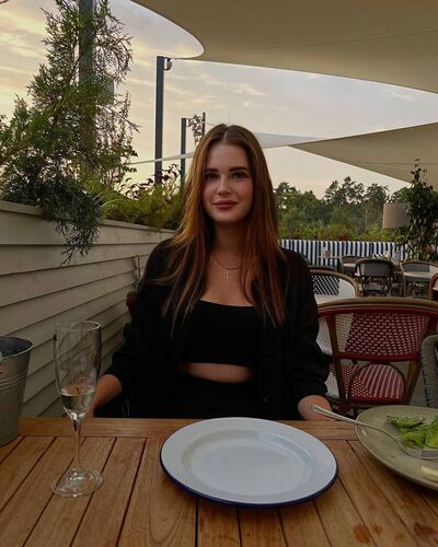  Arenys de Mar,   Julia, 25 ,   ,   , c , 