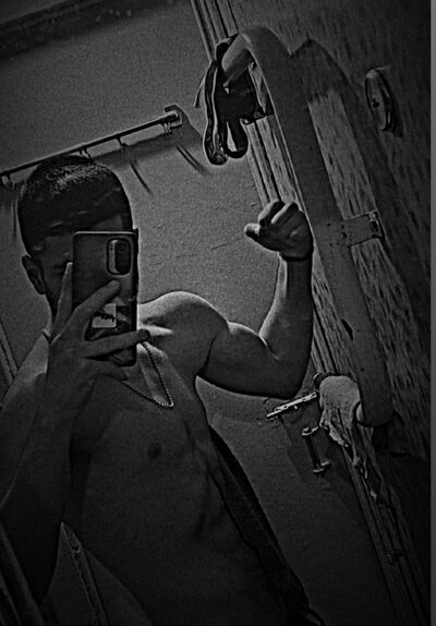  ,   Arthur, 21 ,   ,   