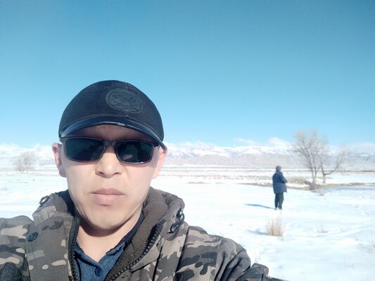  ,   Kubanychbek, 33 ,   ,   , c 