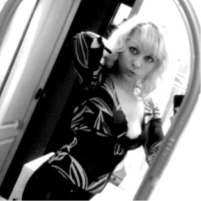  ,   Nika, 43 ,  