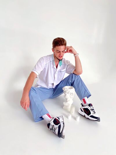  ,   Artyom, 27 ,   ,   
