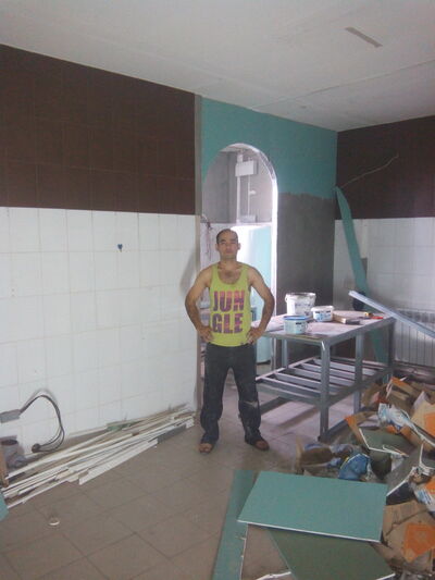  -,   Denni, 40 ,     , c 