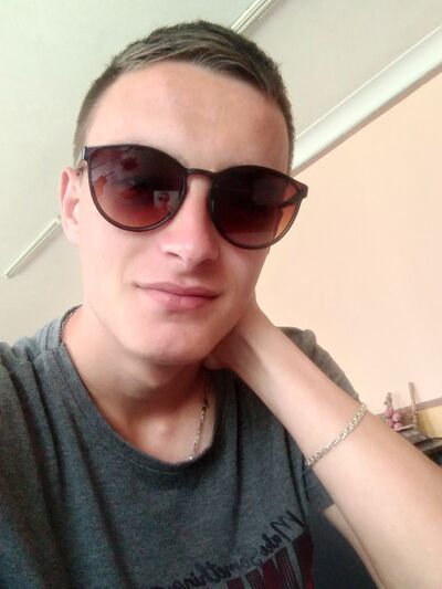  ,   Viktor, 22 ,   ,   