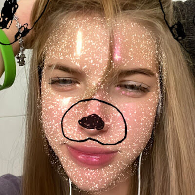  ,   Veronika, 22 ,   ,   