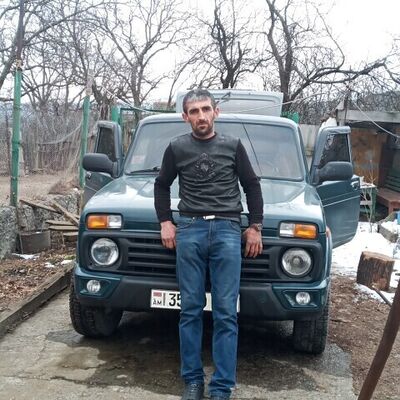  ,   Artur, 39 ,   