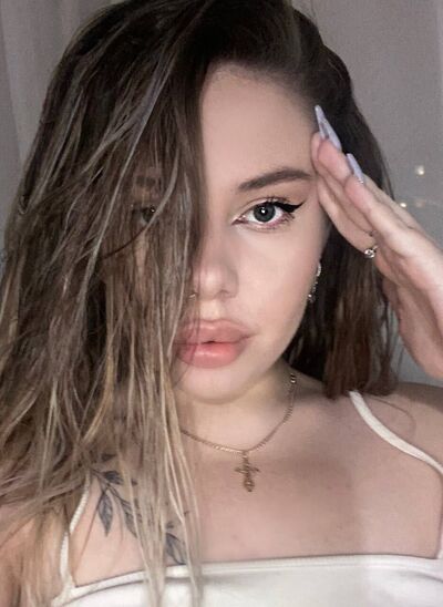  ,   Viktoria, 22 ,   ,   