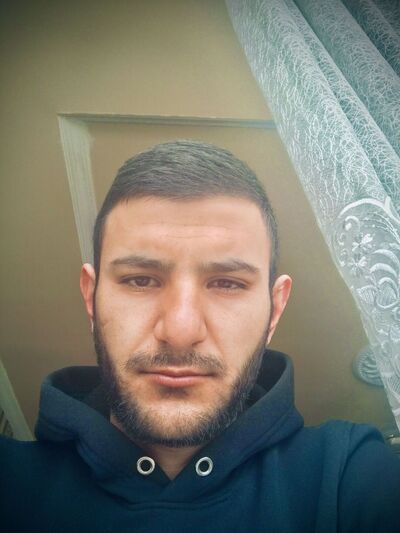  ,   Armen, 24 ,  