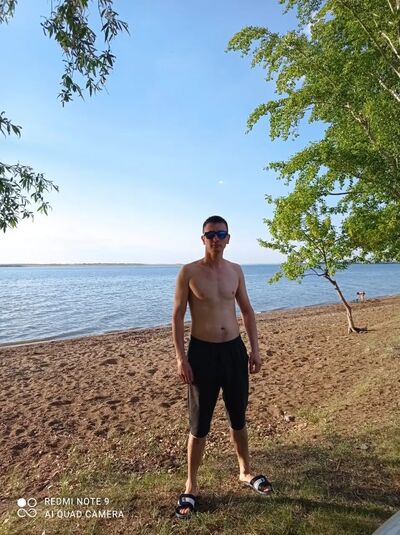  ,   Azat, 33 ,  