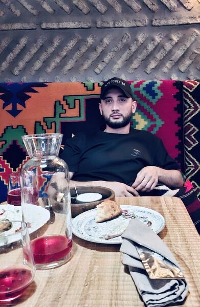  ,   Arman, 29 ,   ,   