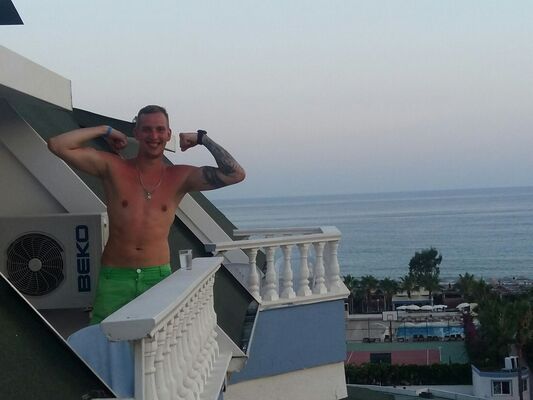  ,   Serj, 34 ,   