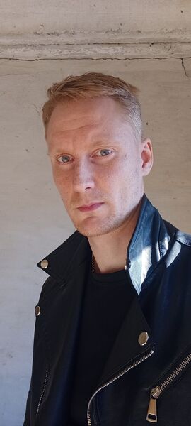  ,   Nikita, 33 ,   