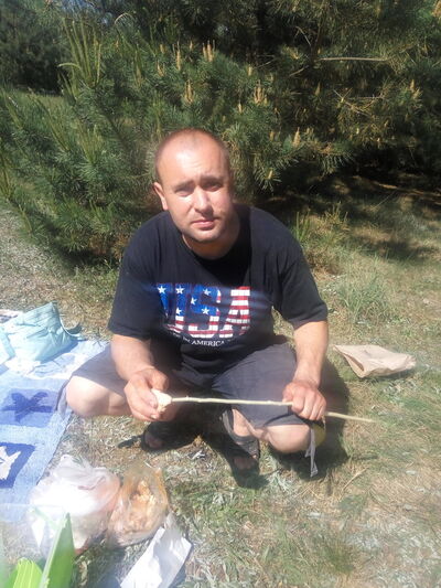  ,   Viktor, 48 ,   
