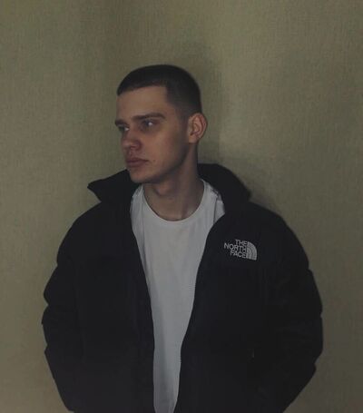  Gobelins,   Sergey, 25 ,     