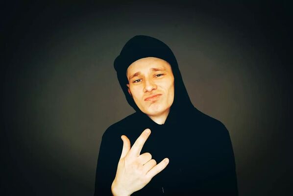  ,   Mc maikl ins, 34 ,   ,   