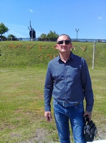  9882956  Armen, 48 ,    