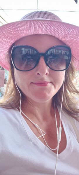  ,   Valeria, 44 ,   c 