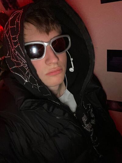  ,   Alex, 19 ,   ,   