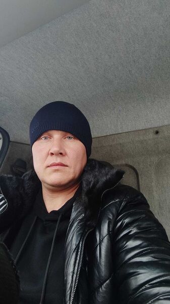  ,   Denis, 37 ,   c 