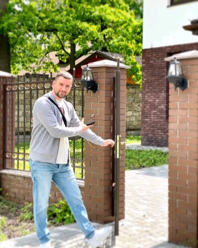  ,   Anton, 55 ,   ,   