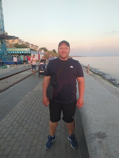  ,   Denis, 37 ,   ,   