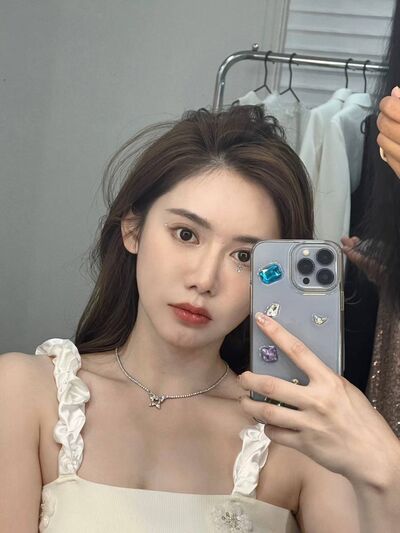  ,   Wendy, 32 ,   ,   