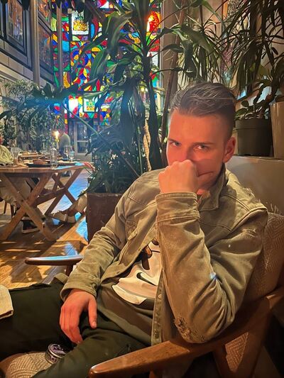  ,   John Doe, 25 ,   , c 