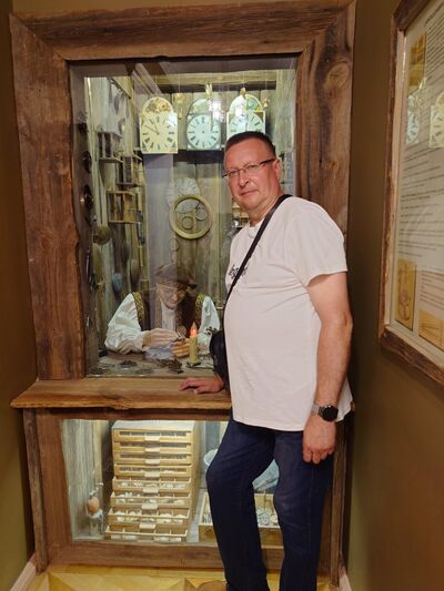  Abbots Langley,   Saulius, 52 ,   ,   , 