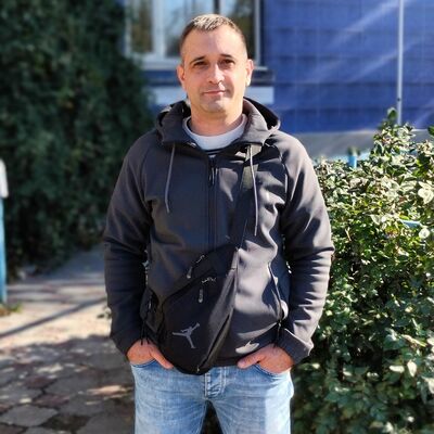  ,   Rik, 39 ,   ,   