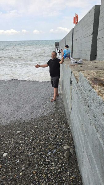  ,   Levon, 40 ,   ,   