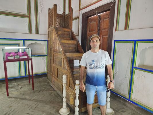  ,   Anvar, 37 ,   ,   , c , 