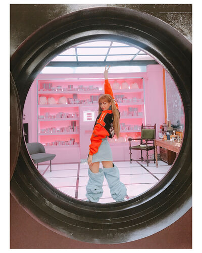  ,   Lalisa, 28 ,   ,   , c 