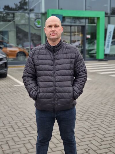  ,   Vitalii, 35 ,   ,   