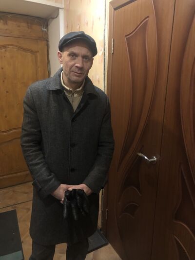 ,   Oleg, 52 ,     