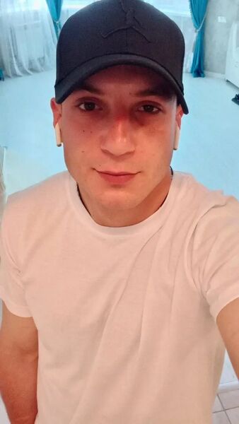  ,   Maxim, 33 ,   ,   