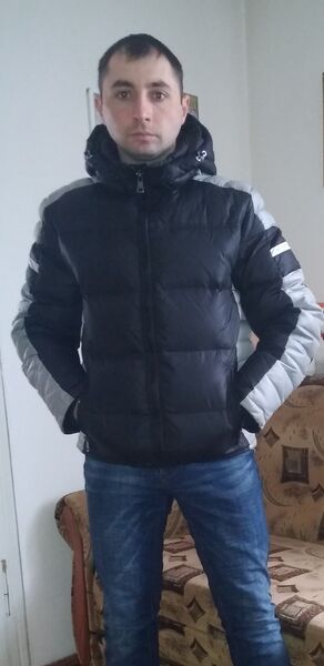  ,   Kolya, 33 ,   