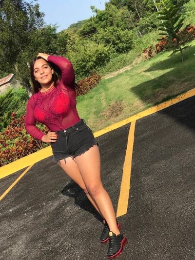  ,   Perla, 24 ,   ,   