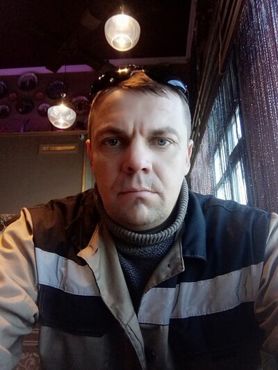  ,   Mik, 42 ,   ,   