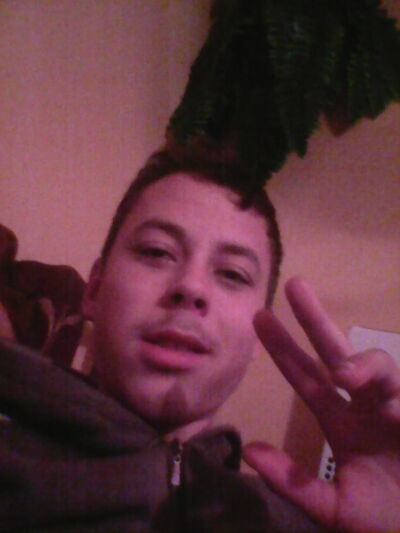  ,   Sacha, 28 ,   